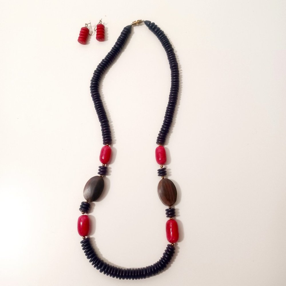 Vintage 1980s Magenta Pills and Brown Ovals Wooden Bead Necklace and Earring Set